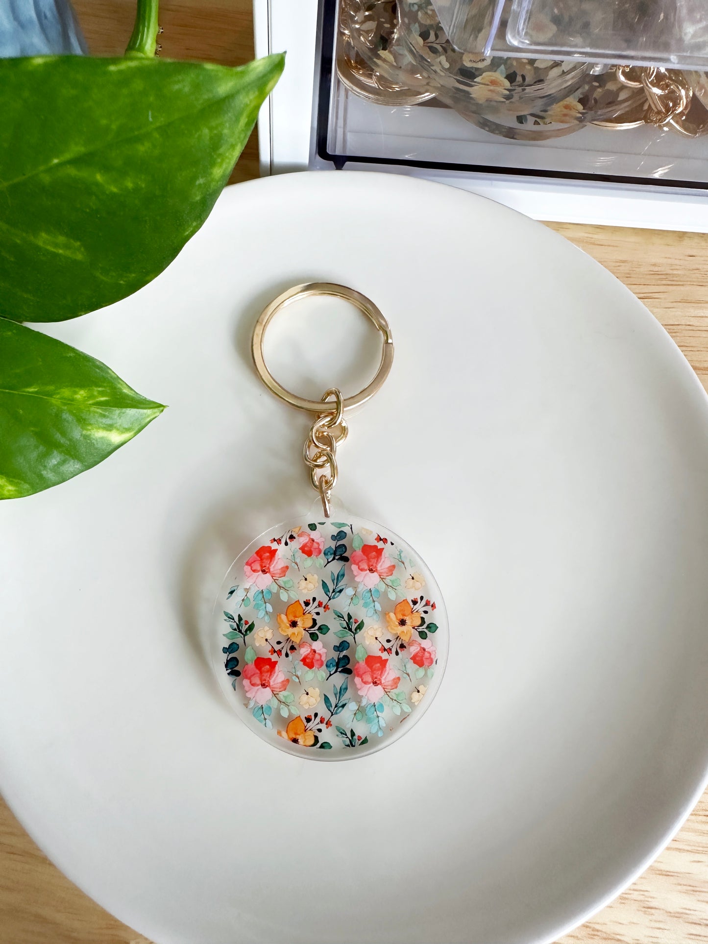 Floral keychain with gold keyring